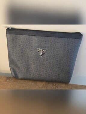 GUESS Travel Bag/Large Cosmetic Bag New Without Tags Monogram